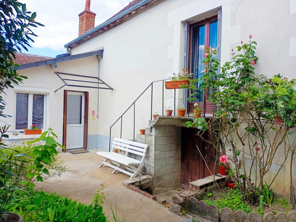 Petite Maison Etape Loire A Velo Ou Compostelle Mosnes Exteriér fotografie